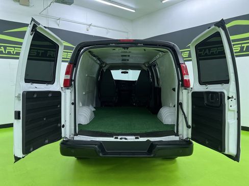 Used 2020 Chevrolet Express 2500 w/ Driver Convenience Package RWD image 9