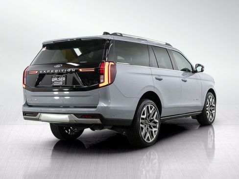 Used 2025 Ford Expedition Platinum w/ Platinum Ultimate Package AWD/4WD image 5