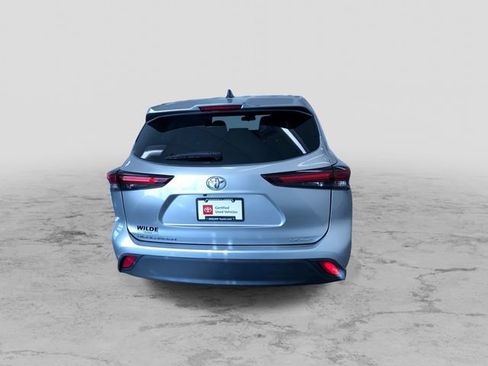 Certified 2024 Toyota Highlander LE image 9