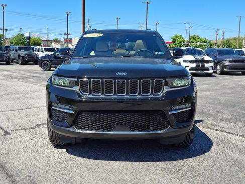 Certified 2024 Jeep Grand Cherokee Limited w/ Luxury Tech Group II AWD/4WD image 3