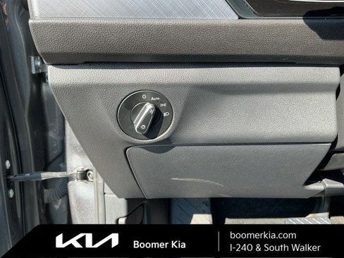 Used 2024 Volkswagen Jetta SE image 18