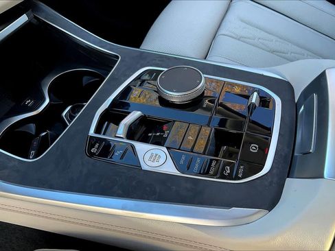 Used 2026 BMW X7 xDrive40i image 16