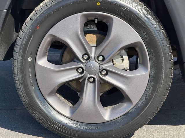 Used 2022 Jeep Compass Latitude w/ Sun and Sound Group AWD/4WD image 13
