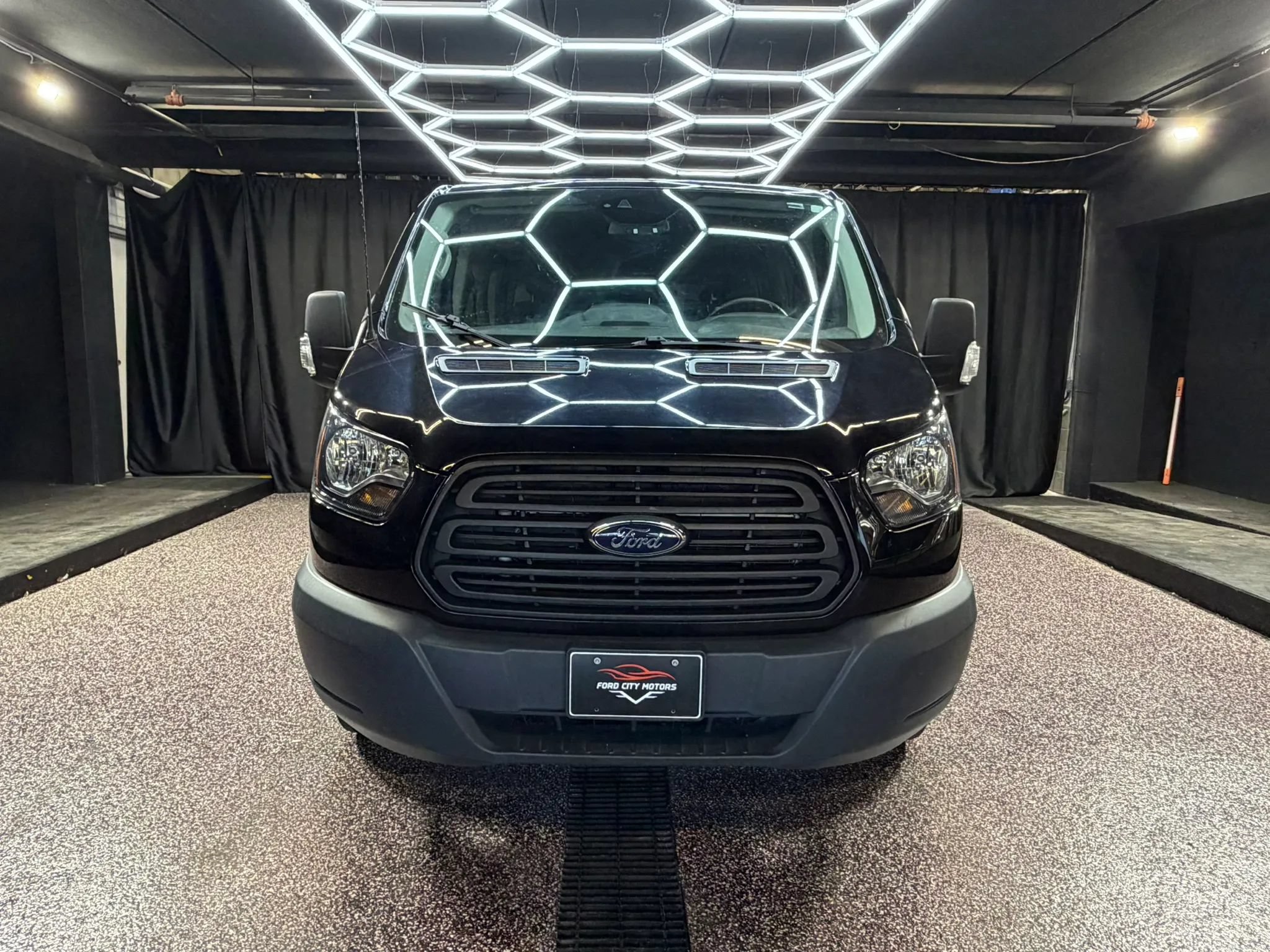 Used 2018 Ford Transit 150 XL RWD image 2