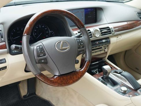 Used 2017 Lexus LS 460 w/ Comfort Package RWD image 7
