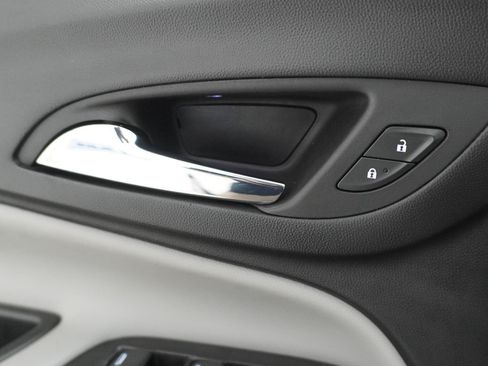 Used 2023 Chevrolet Equinox LS w/ Driver Confidence II Package FWD image 22