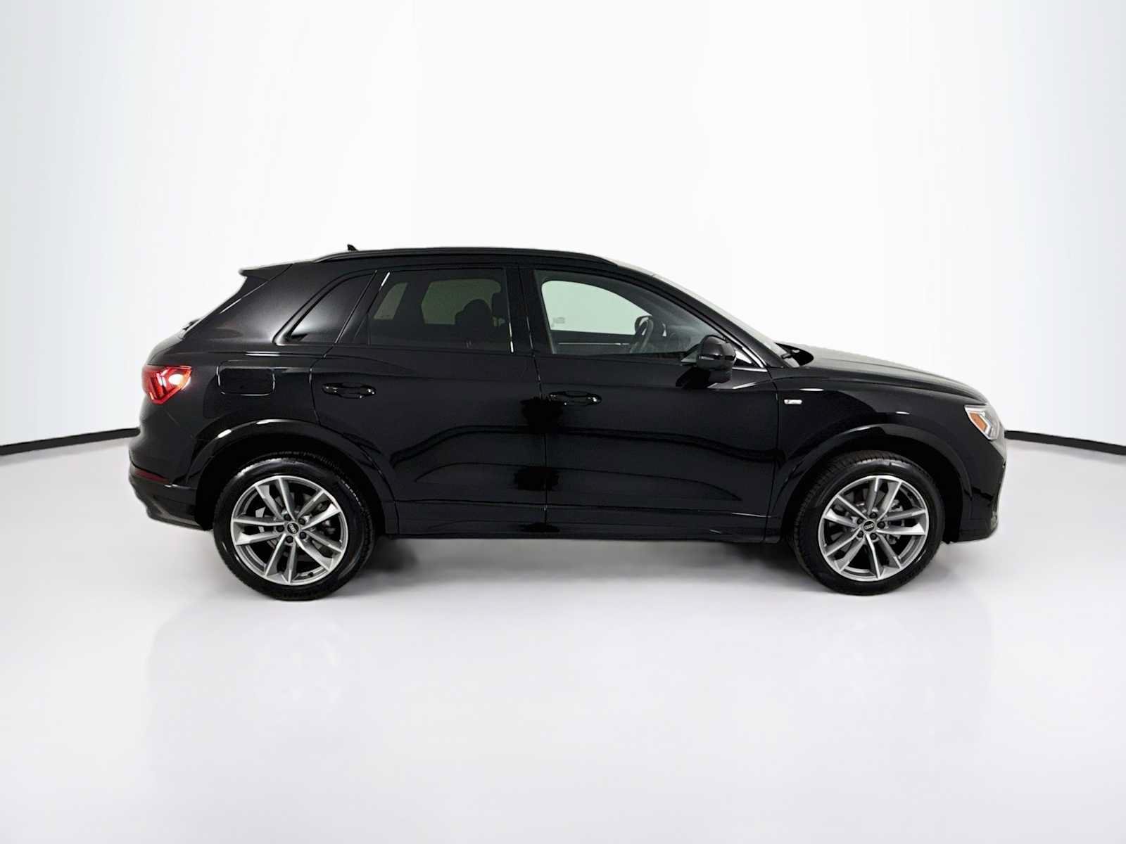 Used 2023 Audi Q3 2.0T Premium w/ Black Optic Sport Package AWD/4WD image 8