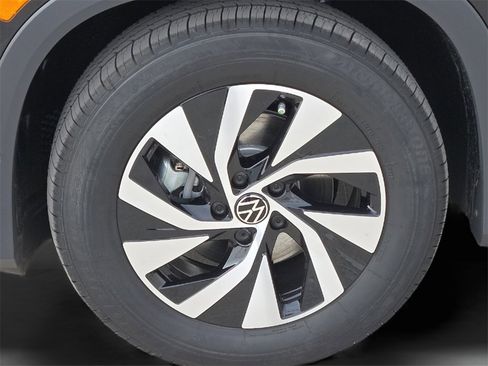 New 2026 Volkswagen Tiguan S image 8