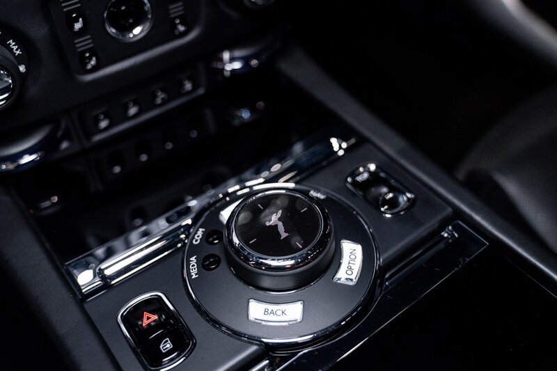 Used 2019 Rolls-Royce Dawn RWD image 25