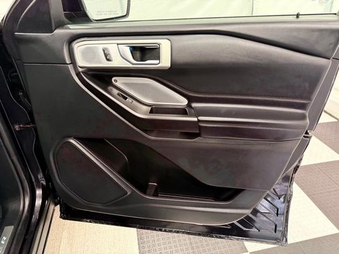 Used 2020 Ford Explorer Platinum w/ Premium Technology Package image 24