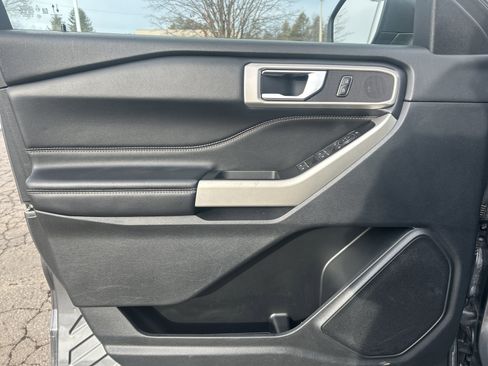 Certified 2022 Ford Explorer XLT w/ Equipment Group 202A image 15