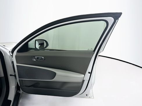 Used 2023 Hyundai Ioniq 6 SEL RWD image 33