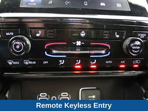 Used 2025 Jeep Grand Cherokee Altitude AWD/4WD image 9