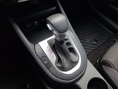 Used 2024 Kia Forte LXS w/ LXS Technology Package FWD image 17