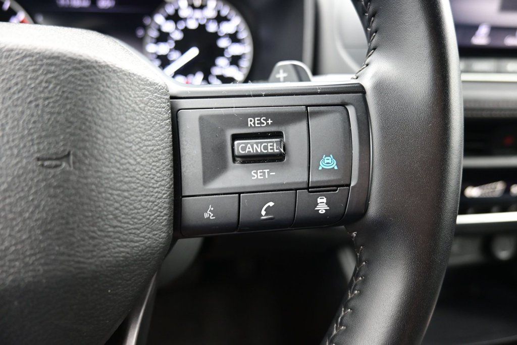 Used 2025 Nissan Rogue SV AWD/4WD image 11