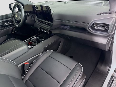 Used 2026 Chevrolet Silverado EV LT AWD/4WD image 30