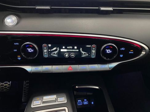 Used 2024 Genesis GV70 2.5T w/ Sport Prestige Package image 28