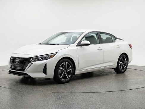 Used 2025 Nissan Sentra SV image 3