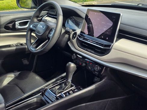 Used 2024 Jeep Compass Limited image 47