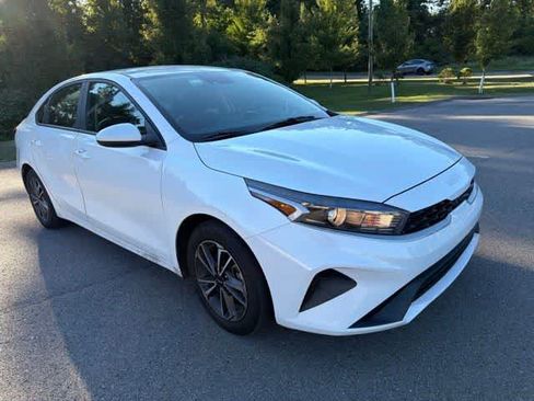 Used 2023 Kia Forte LXS FWD image 4
