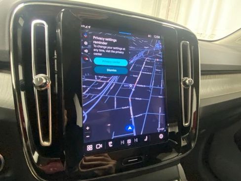 Used 2025 Volvo XC40 B5 Core image 18