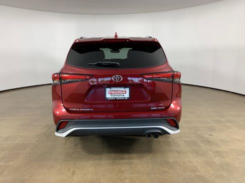 Used 2021 Toyota Highlander XSE AWD/4WD image 10