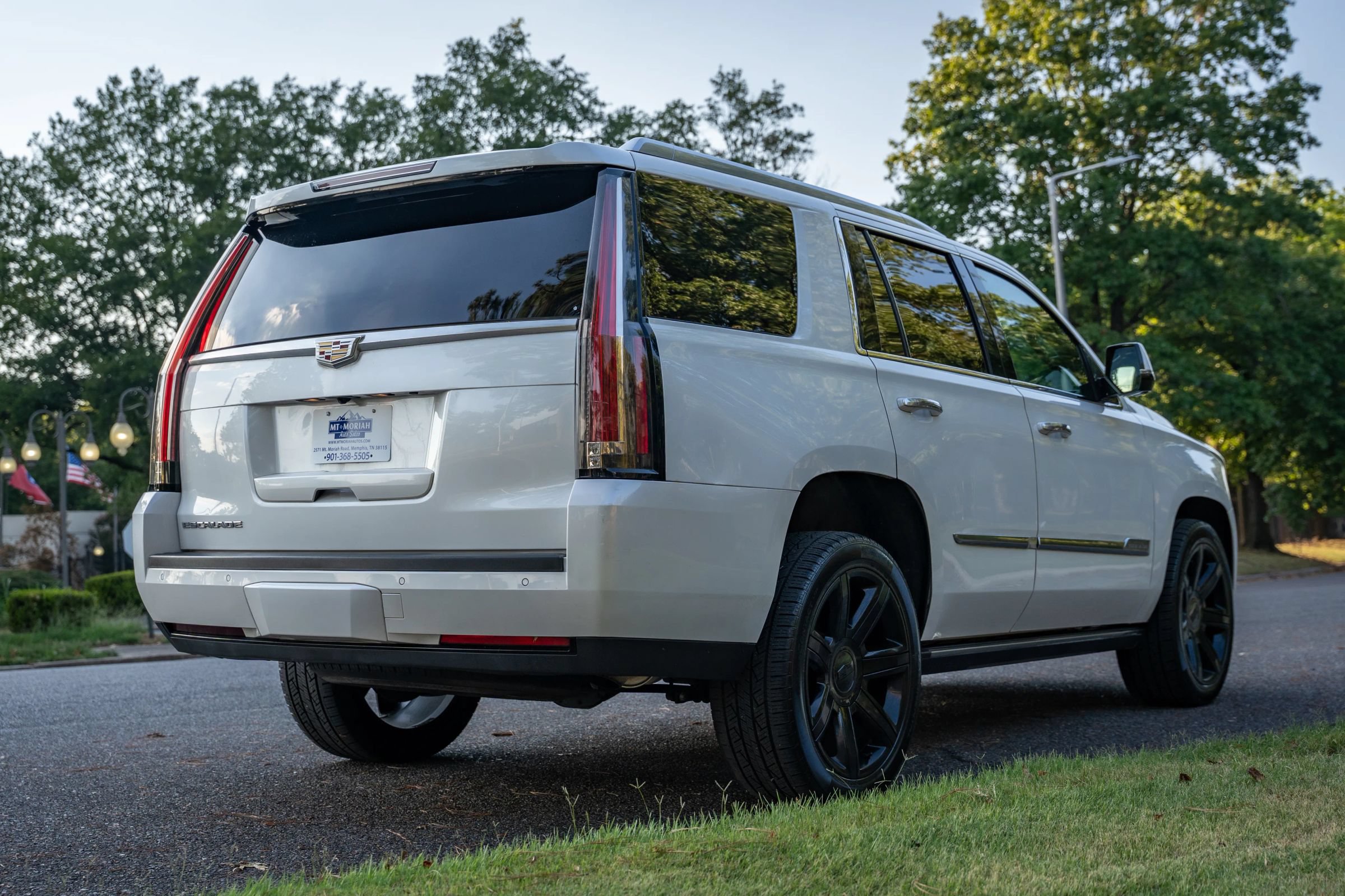 Used 2016 Cadillac Escalade Premium RWD image 5