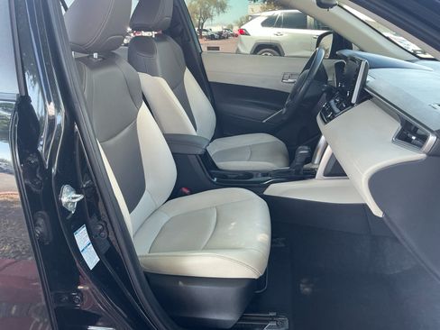 Used 2022 Toyota Corolla Cross XLE w/ Convenience Package AWD/4WD image 19