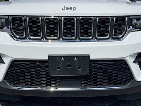 Used 2023 Jeep Grand Cherokee Laredo w/ Luxury Tech Group I AWD/4WD image 7