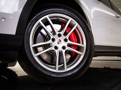 Used 2024 Porsche Cayenne S AWD/4WD image 12