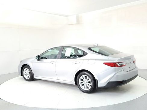 Used 2025 Toyota Camry LE AWD/4WD image 4