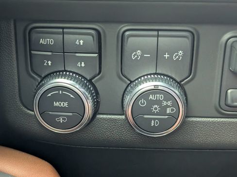 Used 2023 GMC Yukon Denali Ultimate AWD/4WD image 13