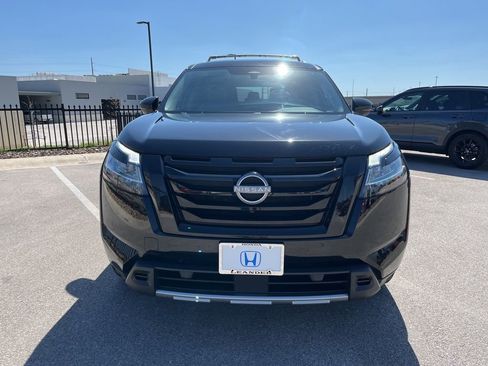 Used 2024 Nissan Pathfinder SL w/ Black Appearance Package image 2