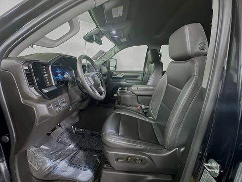 Used 2024 Chevrolet Silverado 2500 LT w/ Midnight Edition image 12