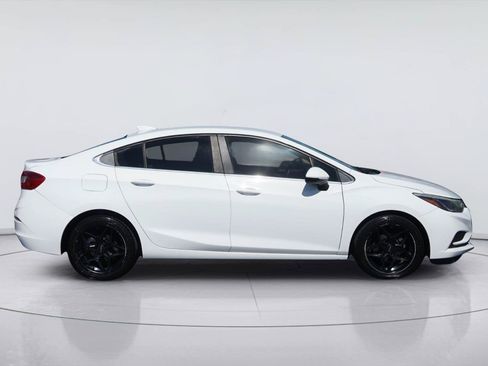 Used 2017 Chevrolet Cruze LT FWD image 5