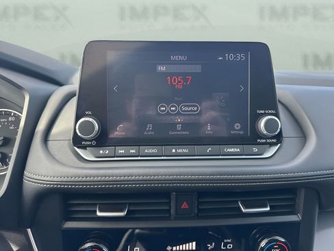 Used 2025 Nissan Rogue SV image 18