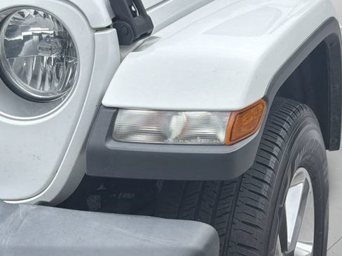 Used 2019 Jeep Wrangler Unlimited Sahara AWD/4WD image 41
