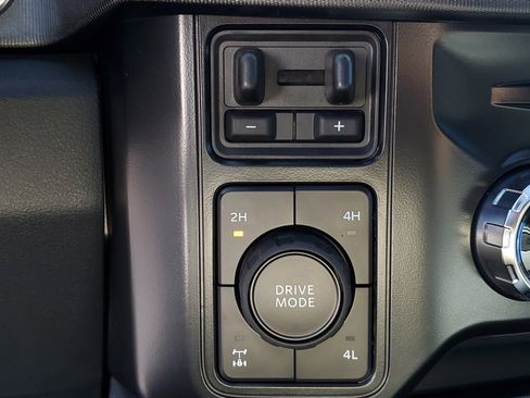 Used 2025 Ford F250 Platinum image 11