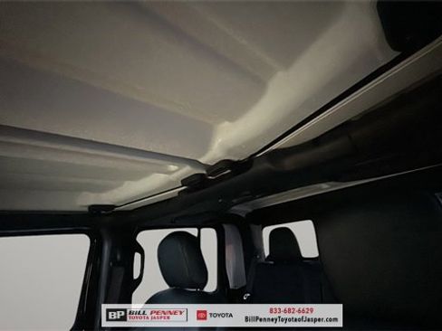 Used 2023 Jeep Gladiator Overland image 12