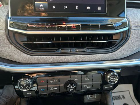 Used 2022 Jeep Compass Latitude image 16