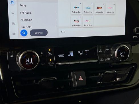 Certified 2023 Toyota Highlander Bronze Edition image 15