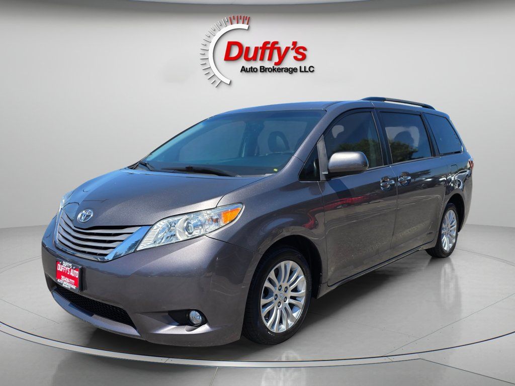 Used 2017 Toyota Sienna XLE Premium FWD image 19