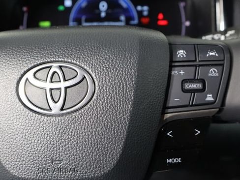 Used 2025 Toyota Camry SE w/ Convenience Package FWD image 10