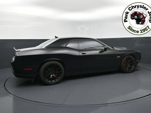 Used 2015 Dodge Challenger SRT w/ Technology Group RWD image 6