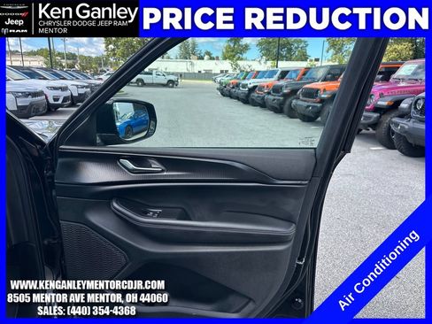 Used 2025 Jeep Grand Cherokee L Laredo AWD/4WD image 29