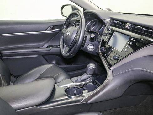 Used 2020 Toyota Camry SE image 18