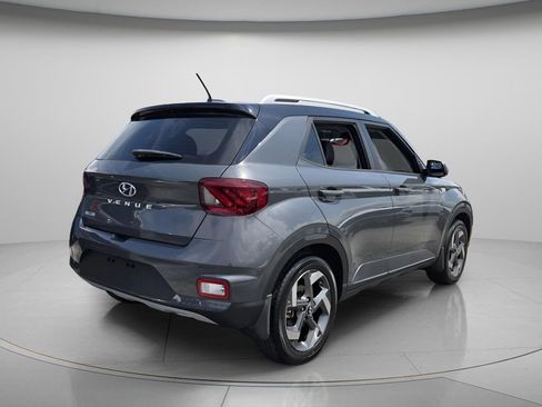 Certified 2024 Hyundai Venue Limited FWD image 8