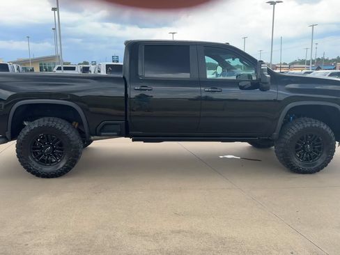 Used 2024 Chevrolet Silverado 2500 ZR2 w/ Technology Package AWD/4WD image 2