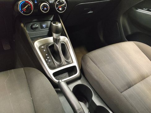 Used 2020 Hyundai Venue SE FWD image 26