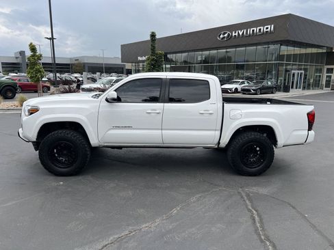 Used 2020 Toyota Tacoma SR5 w/ Technology Package AWD/4WD image 12